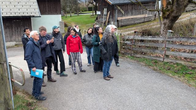 TU Wien in Gosau 2026 _ DiplIng Helmfried Thalhammer erklärt Baukultur _ Bild Karl Posch _ LR.jpg