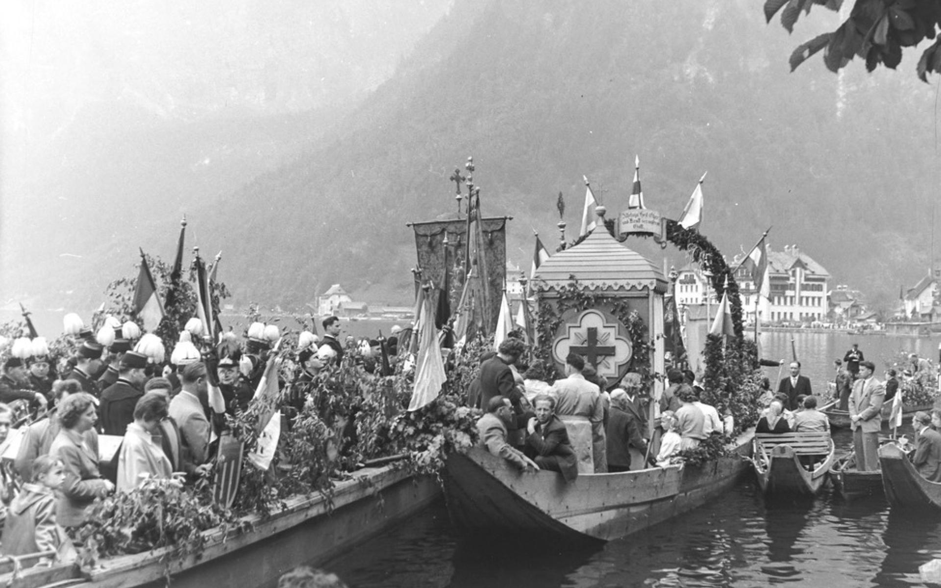 SW-Aufnahme der Seeprozession zu Fronleichnam in Hallstatt